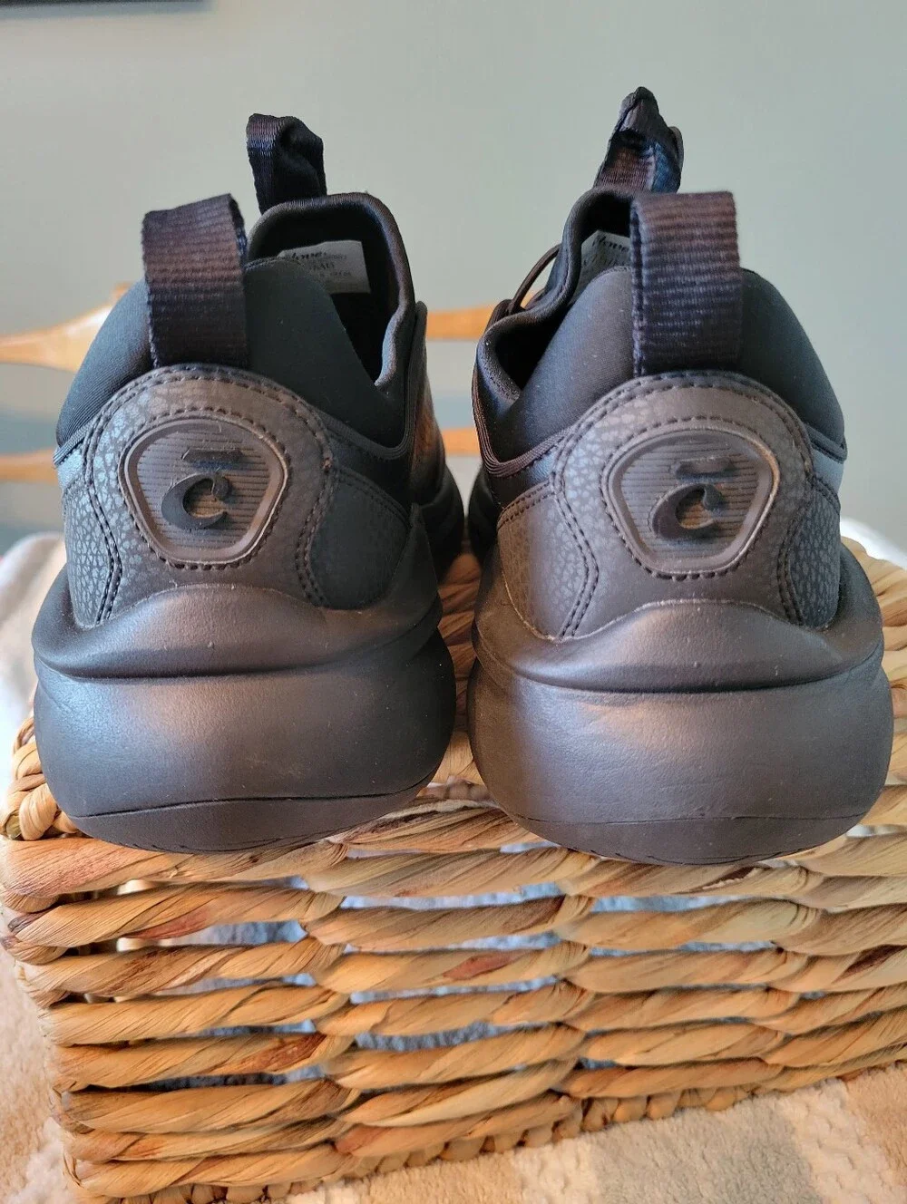Clove Prima Women's All Black Bungee Athletic Shoe Women's Size 7.5